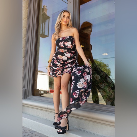 Buddy Love Dresses & Skirts - Buddy Love Black Floral Strapless Dress